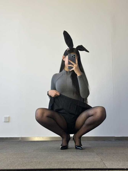 혼자잘노는 검은토끼