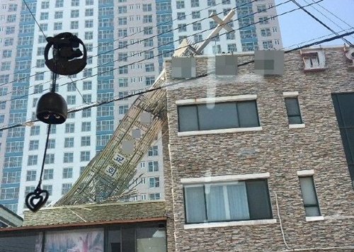 이상하게 이놈의 종교는 정이 안감