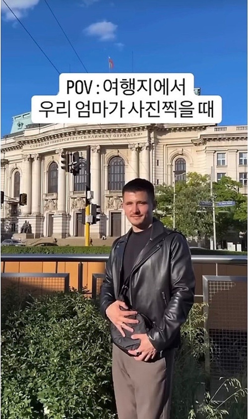 엄마들의 사진 포즈는 만국 공통