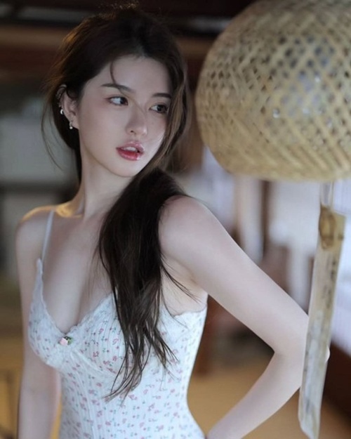 깨끗하고 맑은 초 미녀