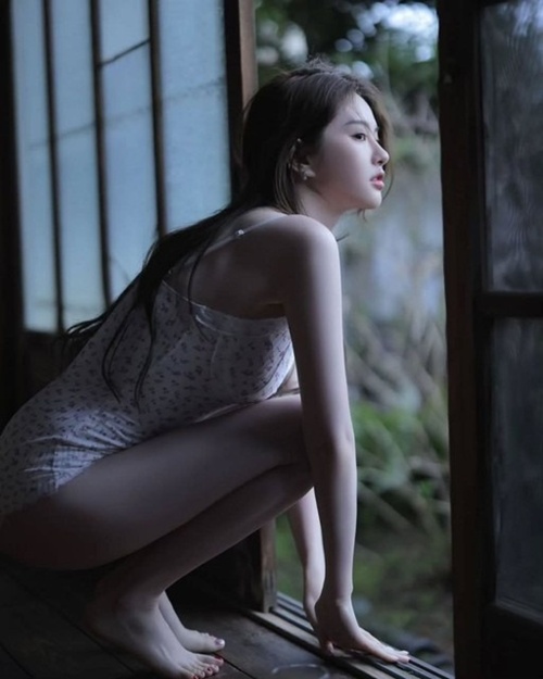 깨끗하고 맑은 초 미녀
