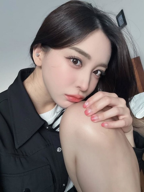 얼굴이 섹시하고 지적이고 귀엽고 다있네
