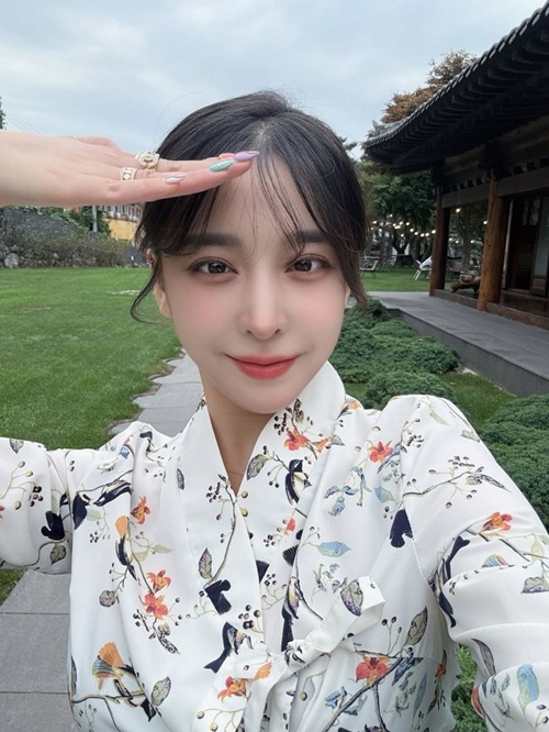 얼굴이 섹시하고 지적이고 귀엽고 다있네