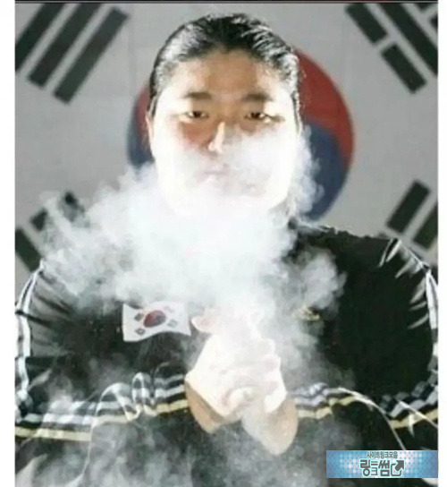 던진 놈 나와