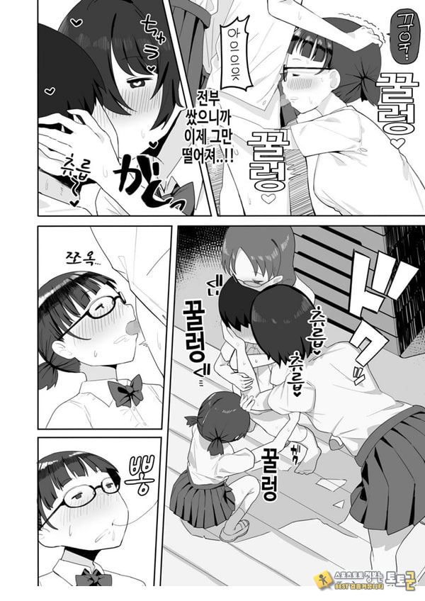 수수한 클래스메이트 3명에게 덮쳐져 쥐어짜이다