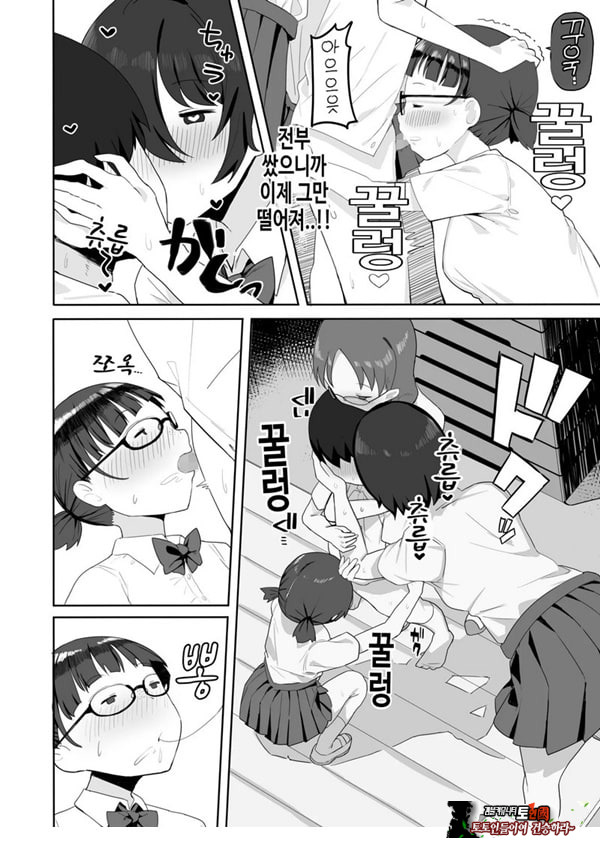 수수한 클래스메이트 3명에게 덮쳐져 쥐어짜이다