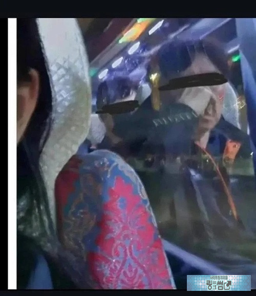 사진찍지말고 사과를 해라