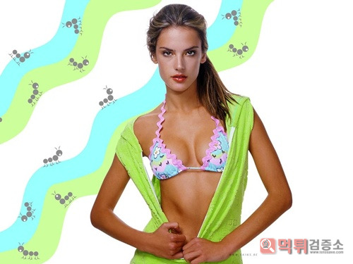 모델 알레산드라 암브로지우 모델 알레산드라 암브로지우