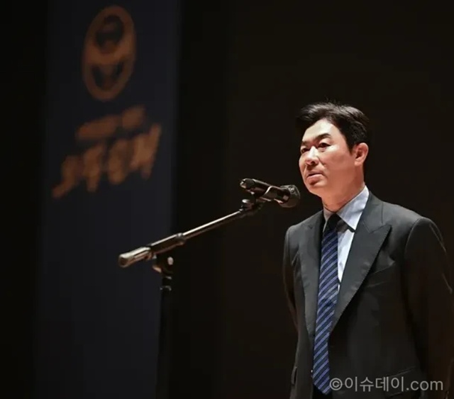 윤정환 감독, 축구대표팀 감독설에 신중한 입장...아직 갈 자리는 아니다