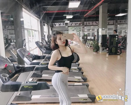 아오자이 짤로 유명한 처자