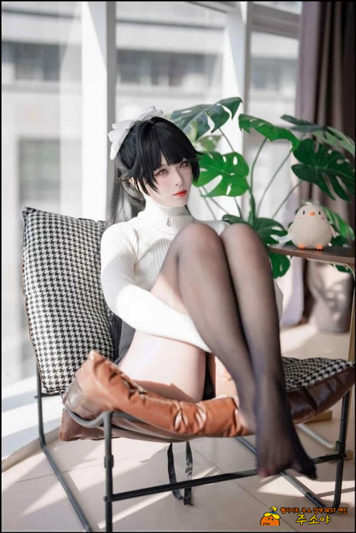 렌즈땜에 더 섹시해보이네