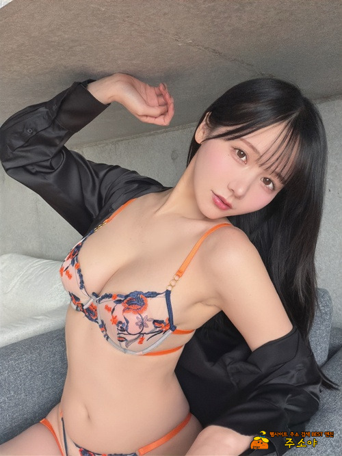 속옷이 화려하네